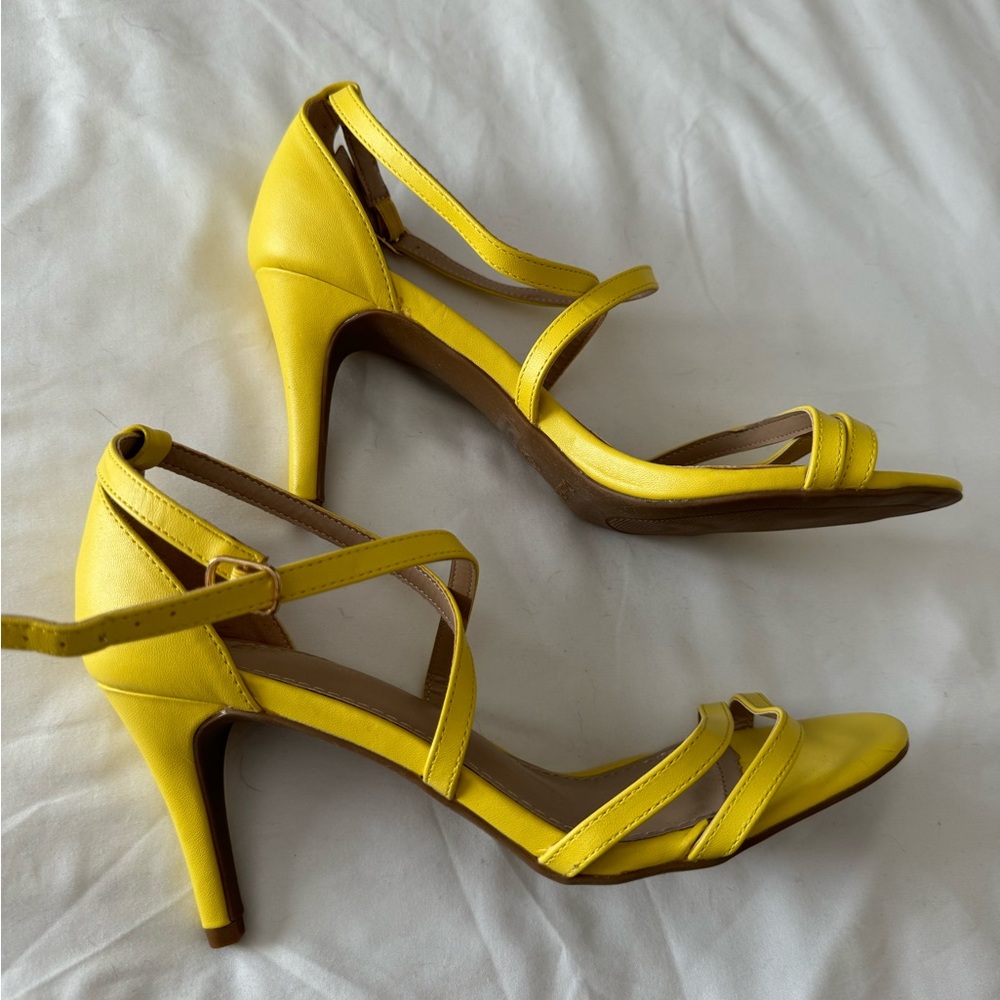 Yellow strappy Dream Paris heels. Size 8.5. Never worn.
